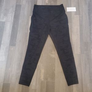 Danskin Leggings Black Embossed Camo Size Large